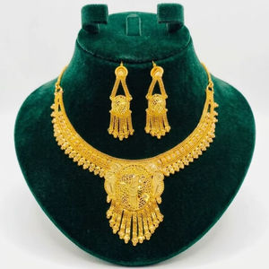 Juego de Joyería de 4 Piezas Chapado en Oro de 24K Hecho a Mano para Mujer, Diseño Atemporal para Compromiso, Aniversario, Boda, Uso Diario, Regalo Moderno - Product Image 1