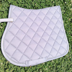 Almohadilla de Montar Inglesa Acolchada Cuadrada de Poliéster de Alta Calidad, Colores y Tamaños Personalizados, para Espectáculos Ecuestres - Product Image 1