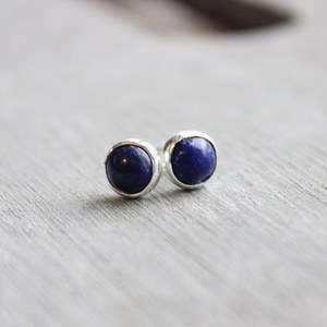Boucles d'oreilles clous en argent sterling et lapis-lazuli 6 mm, bijoux minimalistes pour femmes, faits à la main, fournisseur en gros - Product Image 5