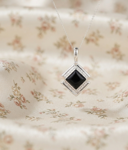 Pendentif carré en onyx noir naturel, argent sterling 925 pur, plaqué or rose, collier géométrique fait main, cadeau unisexe - Product Image 1