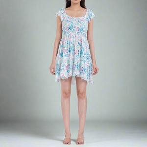 Robe mini smockée florale élégante pour femme, coupe trapèze, tendance été, pour le quotidien, disponible à la vente en gros - Product Image 1