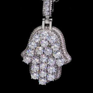 Collar con Colgante de Mano de Hamsa con Incrustaciones de Moissanita VVS en Plata de Ley 925, Disponible en Línea en India - Product Image 4