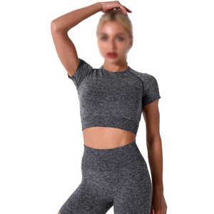 Ensemble de yoga pour femmes, haut court sans couture à taille haute et short, 2 pièces, vêtements de sport, col rond, dos nageur, gris uni - Product Image 6