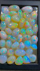 โอปอลเอธิโอเปียธรรมชาติทรงคาโบชอง รูปทรงรังผึ้ง หลายสีรุ้ง โอปอลประจำเดือนตุลาคม พลอยหลวม - Product Image 3