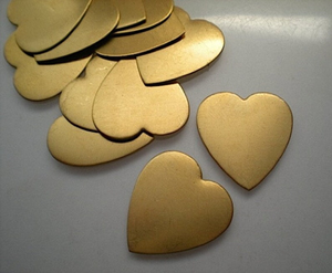 Cœurs en laiton vierges, pièces métalliques en forme de cœur pour gravure personnalisée, fabrication de bijoux, projets de bricolage, cadeaux et décorations - Product Image 1