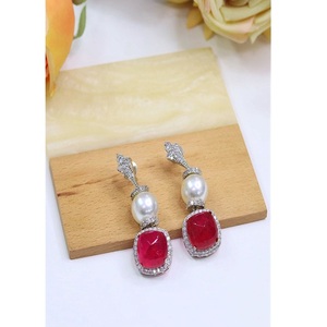 Pendientes Colgantes de Plata con Circonitas, Elegantes y Modernos, para Mujeres y Niñas, Ideales para Bodas y Fiestas - Product Image 1