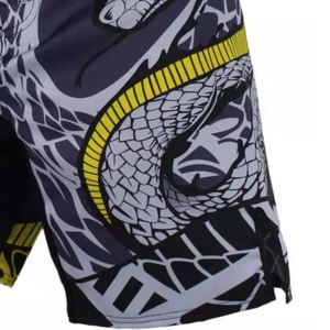 Aberturas en los pantalones cortos de boxeo listos para combates prolongados que ofrecen un ajuste estable y ligero para que los luchadores mantengan la concentración sin distracciones. - Product Image 6