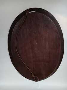 Assiette décorative ovale en bois avec incrustation de nacre, motif floral traditionnel chinois gravé à la main - Product Image 3