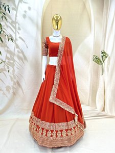 Ensemble Lehenga Choli en soie tissée orange avec broderie Zari dorée et ourlet tissé, et blouse de créateur assortie - Prayosha Enterprise - Product Image 6