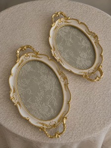2 plateaux décoratifs ovales français avec poignées plaquées or et motif floral en dentelle - Product Image 4