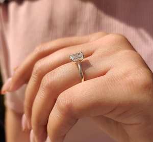 Fabricant Direct – Nouveauté : Bagues de Fiançailles en Moissanite Taille Émeraude pour Femme, Inde, 1 Carat, Or Massif 10k, 14k, 18k – Bijoux en Gros - Product Image 4