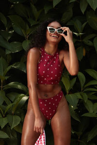 Conjunto elegante para pole dance para mujer, top de cuello alto, cintura alta, ligero, para presentaciones de verano, servicio OEM, personalizado. - Product Image 4