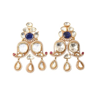 Boucles d'oreilles scintillantes en argent 925 oxydé pour femmes et filles pour une tenue décontractée quotidienne. - Product Image 1