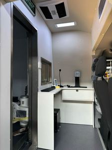 Véhicule médical vétérinaire tout-terrain robuste à moteur diesel, ambulance pour animaux avec équipement médical - Product Image 4