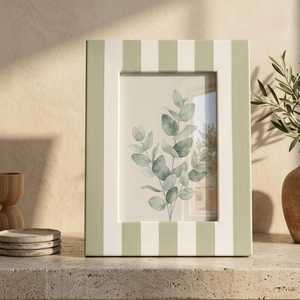 Marco de Fotos Exclusivo de Lujo con Incrustaciones de Resina y Hueso, Hecho a Mano, Portafotos de Mosaico Personalizado para Decoración del Hogar y Regalos Premium - Product Image 1