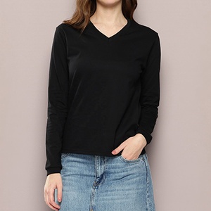 T-shirt à manches longues col en V pour femme, style streetwear du Bangladesh, coupe classique, respirant, avec coutures inversées et bords bruts, toucher doux - Product Image 1