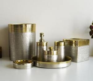 Accessoires de salle de bain de luxe en acier inoxydable : porte-serviettes, distributeur de savon liquide, porte-brosse à dents, poubelle - Product Image 2