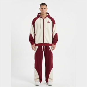 Conjunto Deportivo de Felpa Borgoña para Hombre, Sudadera con Capucha y Pantalones Jogger con Logotipo Personalizado, Paneles en Contraste, Estilo Urbano, Dos Piezas - Product Image 6