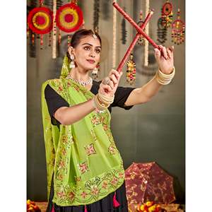 Diseñador XL Talla Navratri Especial Lehenga Choli y Dupatta - Product Image 3