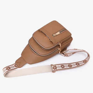 Sac bandoulière de style sportif – Sac de poitrine léger pour la course à pied et la randonnée - Product Image 2