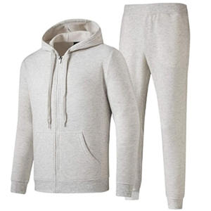 Conjunto deportivo para hombre diseñado para entrenamientos diarios y uso casual, con tela suave y diseño transpirable para entrenamiento en el gimnasio y en casa. - Product Image 1