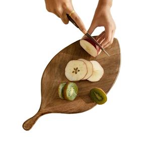 Planche à découper rectangulaire en bois antique tendance 45x22x1.5cm, épaisse, avec poignée antidérapante, compatible lave-vaisselle, écologique et durable - Product Image 2