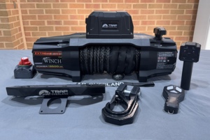 Treuil électrique TRAP OVERLAND 13500LBS 12V avec corde synthétique pour remorquage de camions 4x4, remorques, tout-terrain et secours - Product Image 4