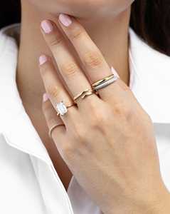 Anillo Apilable Minimalista con Diamantes Cultivados en Laboratorio, Anillos de Boda Sencillos y Delicados, Joyería Brillante de Oro Sólido de 14K y 18K - Product Image 1