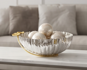 Bol décoratif élégant en argent avec accents de feuilles d'or, pièce maîtresse artisanale glamour pour mariage, cadeaux et décoration de salon - Product Image 5