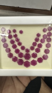 Pierres précieuses rouges naturelles taillées en hexagone, rubis facettés traités thermiquement, pierres colorées pour la fabrication de bijoux fins, vente en gros, lot en vrac - Product Image 4