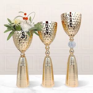 Juego de Jarrones de Mesa de Metal Dorado Martillado a Nivel de Ojo, Estilo Glamuroso y Lujoso, Hechos a Mano, Decoración para Centro de Mesa de Boda - Product Image 1