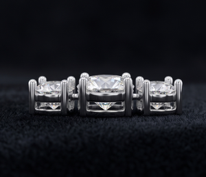Colgante de Tres Diamantes Cultivados en Laboratorio en Oro, Colgante de Diamantes Trilogía, Joyería Minimalista, Aniversario - Product Image 3