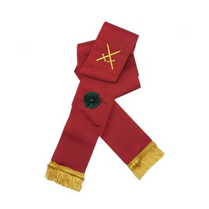 Elegante Echarpe Ceremonial Masónica con Flecos Dorados y Emblema Bordado con Espadas Doradas y Flecos - Product Image 1