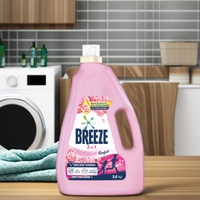 BREEZE 2IN1 DETERJEN CAIR PEMBERSIH & PELEMBUT CUCI DENGAN MINYAK ALAMI YANG MEMBERI AROMA YANG TAHAN LAMA DAN NYAMAN