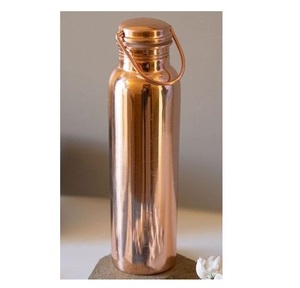 La bouteille d'eau en cuivre favorise une vie saine en encourageant une hydratation régulière et en soutenant l'équilibre naturel du bien-être. - Product Image 3