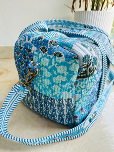 Bolso de Hombro Acolchado de Algodón con Diseño de Patchwork, Estampado Floral Hecho a Mano en India, de Alta Calidad, Personalizable con Logotipo y Color, para Viaje - Product Image 2