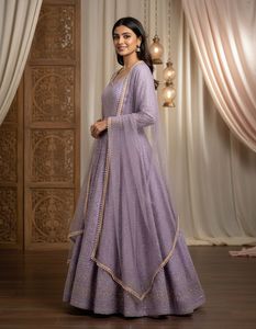 Robe Anarkali très demandée avec pantalon et dupatta, en georgette douce, ornée de broderies et de sequins - Product Image 2
