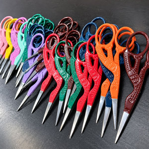 กรรไกรปักลายมืออาชีพพร้อมด้ามจับลายนกกระสาตกแต่ง - Product Image 2