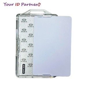 Portatarjetas de plástico transparente con bloqueo RFID - Product Image 3