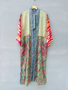 Hermoso Kimono Vintage de Seda con Parches, Chaqueta Boho de Seda, Cubrecuerpo Hecho a Mano, Ropa de Resort Multicolor - Product Image 5