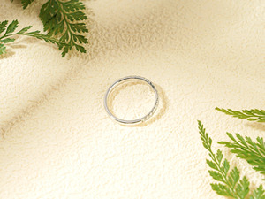 Bague en or blanc 14 carats avec nœud papillon et diamants cultivés en laboratoire sertis pavé - Product Image 5