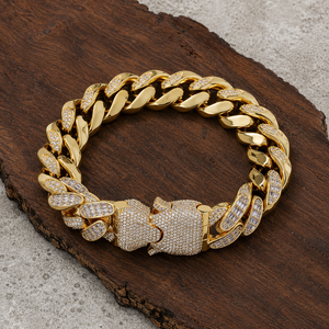 Pulsera Unisex de Plata 925 Chapada en Oro con Eslabones Cubanos Miami y Cierre de Moissanita Redonda y Baguette de Pragalbh Jewels - Product Image 3