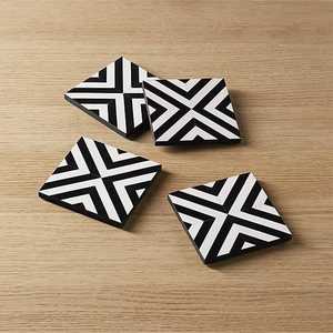 Ensemble de sous-verres en résine et bois de luxe, fabriqué par des artisans expérimentés avec un matériau robuste et durable et une finition élégante, parfait pour un usage quotidien. - Product Image 5