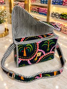 Bolso de Hombro Vintage Estilo Bohemio para Mujer, Acolchado, a Rayas, de Algodón, con Solapa y Cierre Dorado, Correa Única, para Todas las Temporadas - Product Image 3