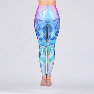 Vente en gros Leggings pour femmes imprimés par sublimation personnalisés Leggings doux en polyester/élasthanne pour fille - Product Image 3