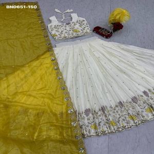 Nueva variedad de Lehenga Choli y conjunto Dupatta con bordado de lentejuelas en Chinon de alta calidad y aspecto elegante. Proveedor indio. - Product Image 1