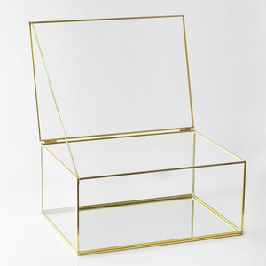 Construit avec une structure métallique durable et des panneaux en verre transparent, cet organisateur de bijoux sublime votre collection. - Product Image 1