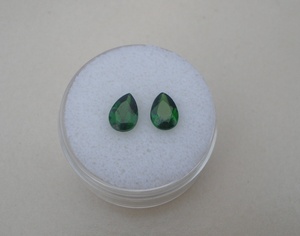 Par de Gemas de Diopsido de Cromo Sintético Verde Natural en Forma de Pera, Facetadas, con Efecto de Juego de Color/Fuego, Limpieza Ocular, 7x5mm - Product Image 3