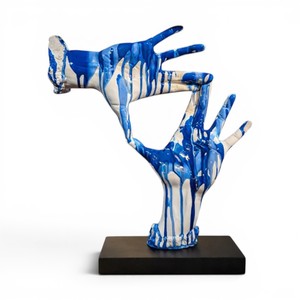 Escultura Moderna Abstracta de Mano con Cámara, de Poliresina, Artística, para Decoración de Mesa del Hogar - Product Image 2