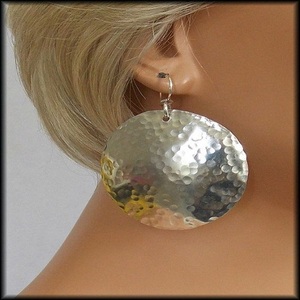 Últimos pendientes de latón ligeros chapados en oro hechos a mano, pendientes de amuleto de boda para niñas y mujeres al por mayor - Product Image 6